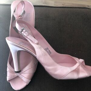 Pink dress shoe